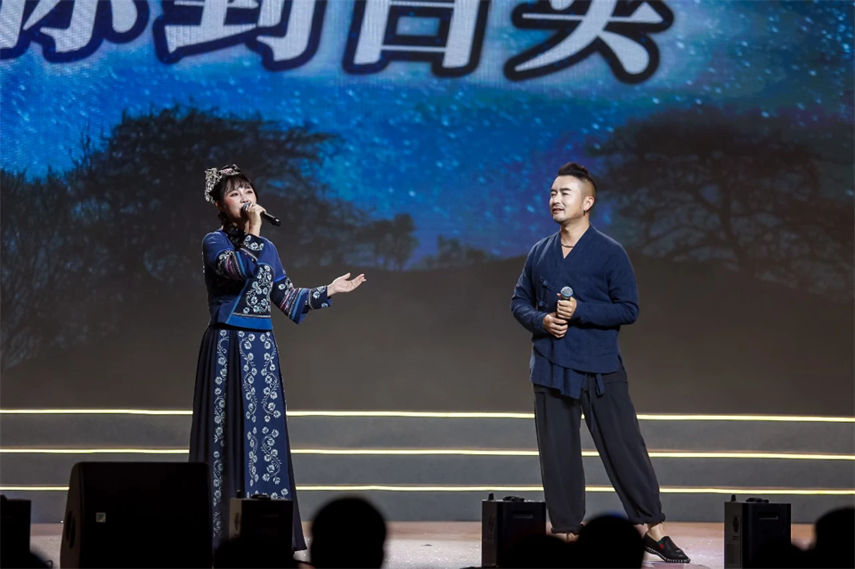 立异引领价值 理想成绩未来——庆祝鸿运国际智能建设25周年表扬大会暨文艺晚会盛大举行