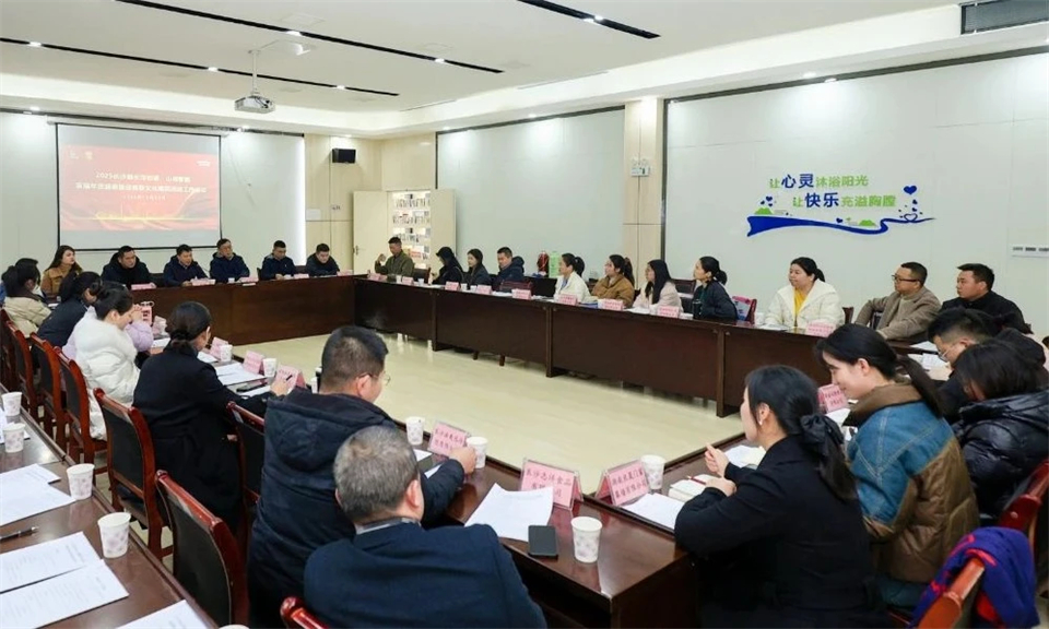 长龙街道、、、鸿运国际智能召开首届年货盛惠暨送春联文化惠民活动事情聚会