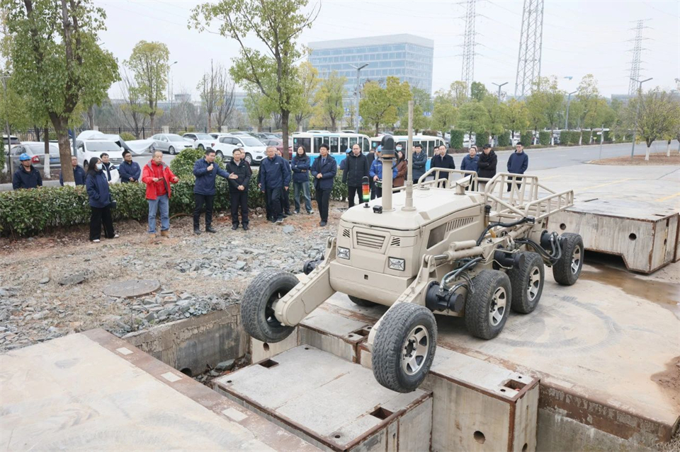 鸿运国际特装“重大情形智能化应抢救援装备要害手艺及应用”项目顺遂通过效果评价