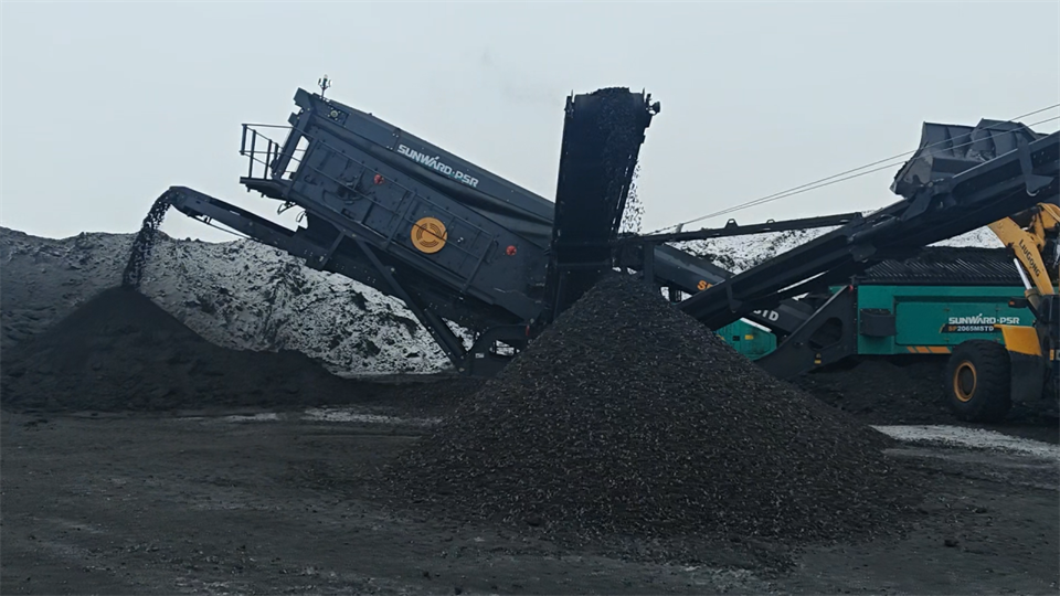 不惧-30℃极寒挑战，，，鸿运国际普石勒破碎筛分装备稳固运行！！