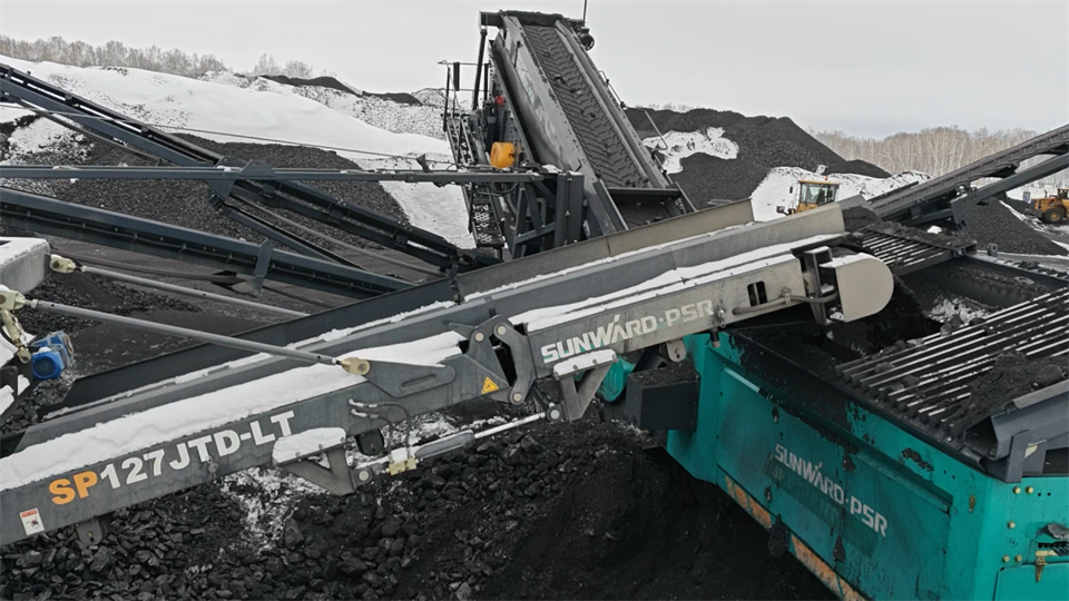 不惧-30℃极寒挑战，，，鸿运国际普石勒破碎筛分装备稳固运行！！