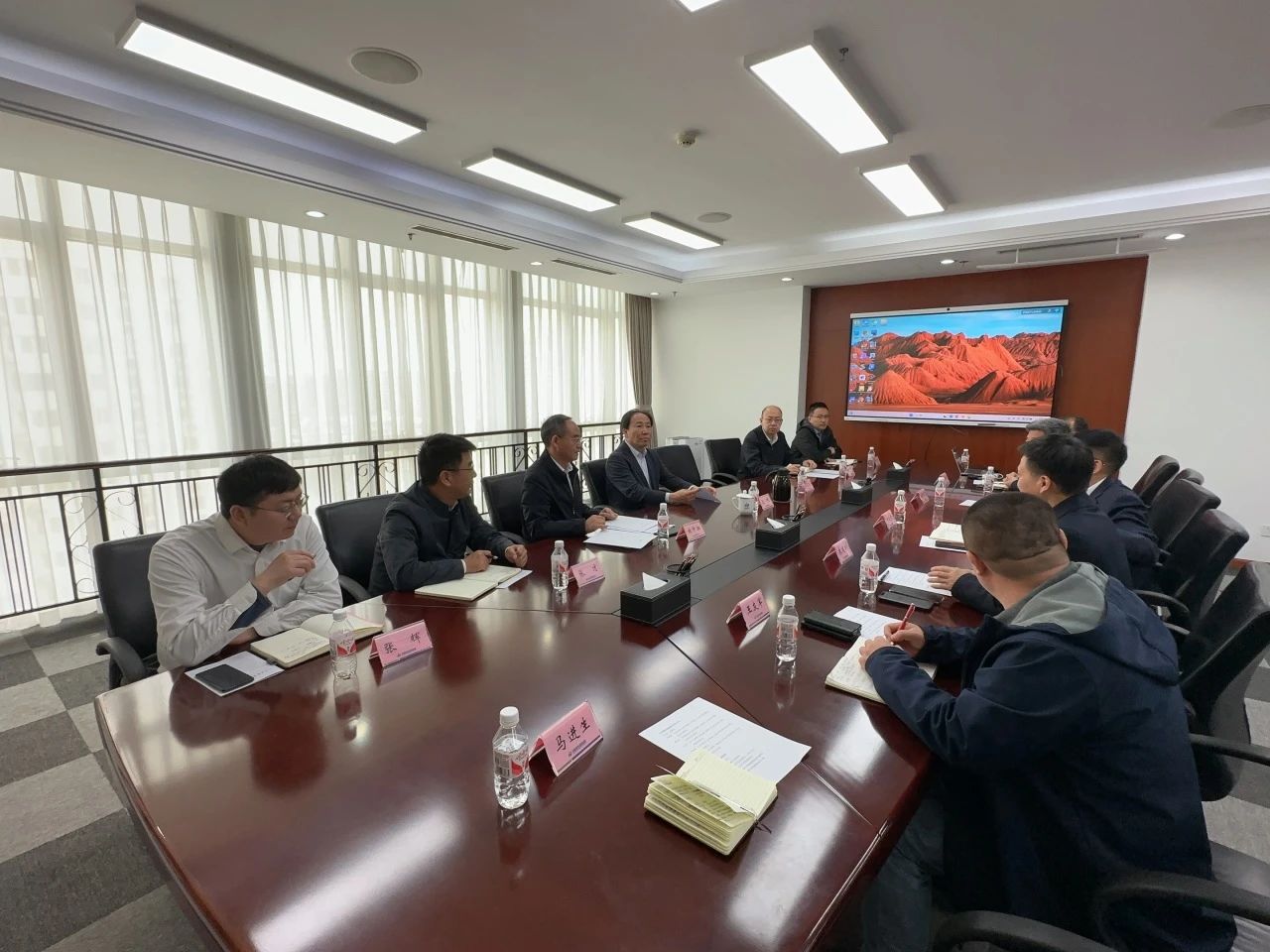 鸿运国际智能董事长付向东带队造访中煤地质总局、大地特勘公司