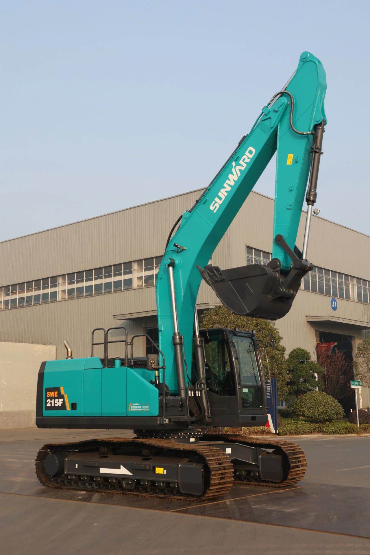 聚焦市场需求，鸿运国际智能三款精品工程液压挖掘机乐成下线