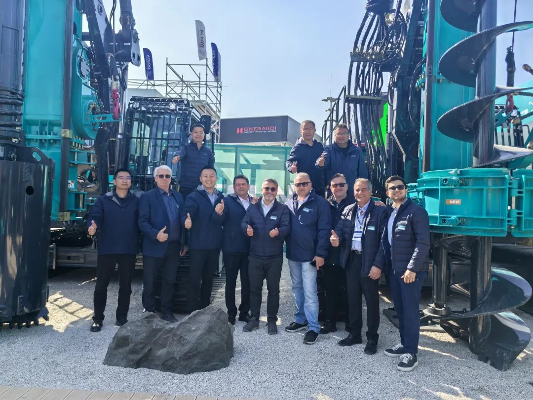Bauma 2025 | 高端定制！！！鸿运国际智能Pro系列旋挖钻机燃爆全场