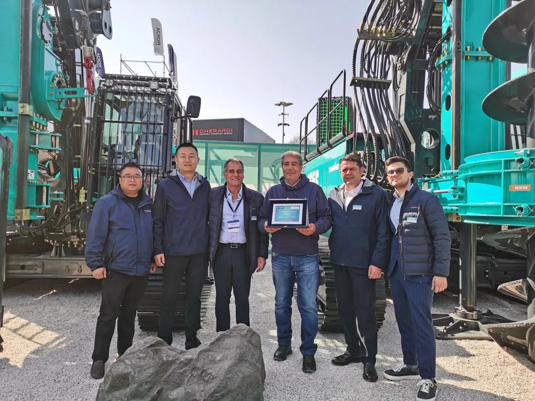 Bauma 2025 | 高端定制！！！鸿运国际智能Pro系列旋挖钻机燃爆全场