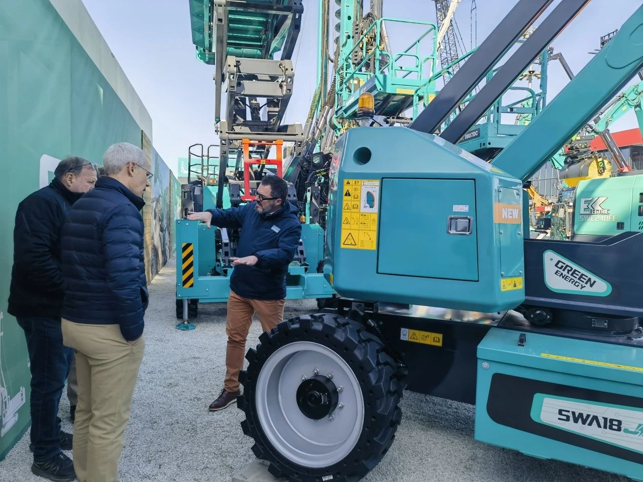 鸿运国际智能高空机械闪灼Bauma 2025！！ 新能源手艺与立异产品获全球瞩目