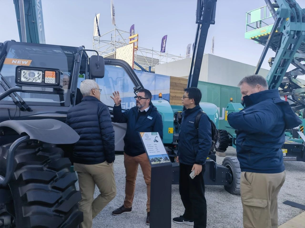 鸿运国际智能高空机械闪灼Bauma 2025！！ 新能源手艺与立异产品获全球瞩目