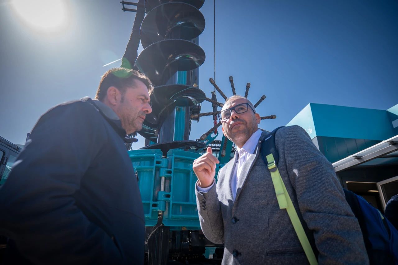 鸿运国际智能董事长付向东：：以绿色智造与全球战略解锁中国工程机械的进阶密码