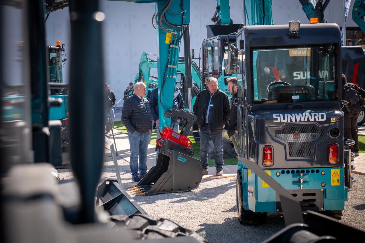鸿运国际智能董事长付向东：：以绿色智造与全球战略解锁中国工程机械的进阶密码