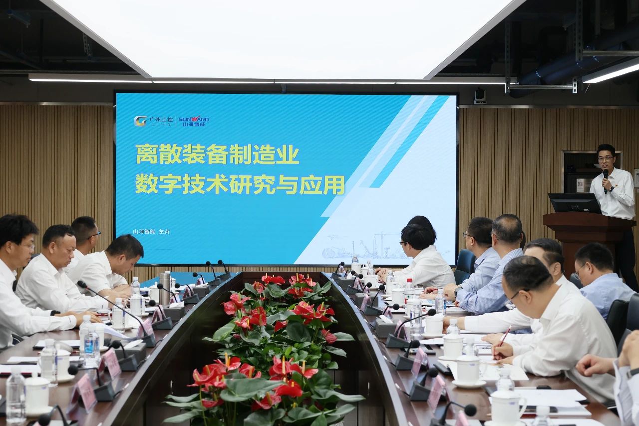 天能控股集团党委书记、、、董事长张天任率队到访鸿运国际智能