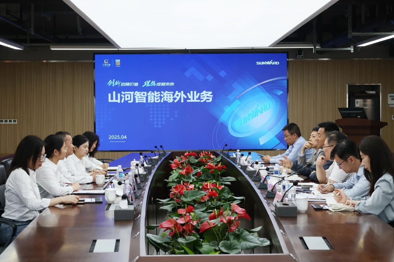 共促中国制造扬帆外洋！！！中国出口信用包管公司到访鸿运国际智能