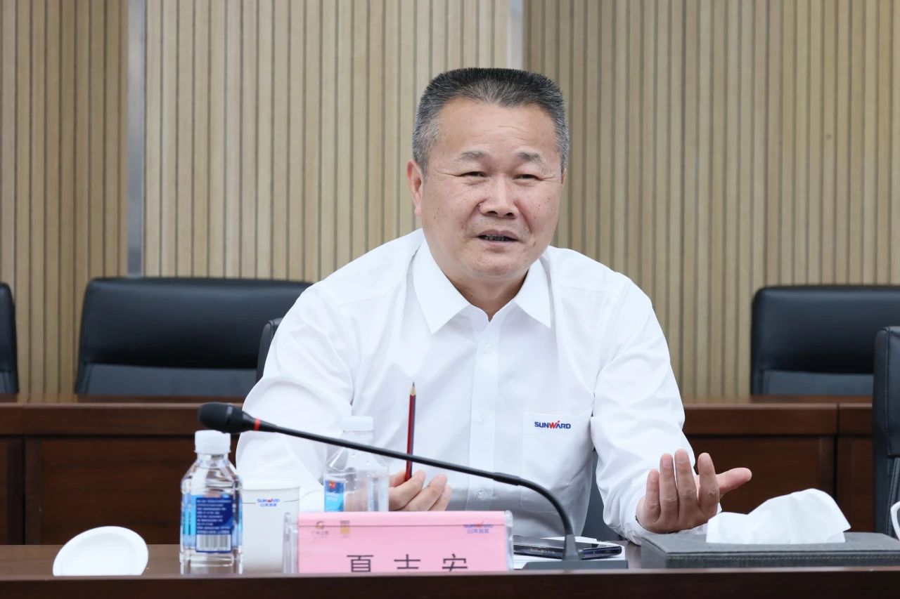 共促中国制造扬帆外洋！！！中国出口信用包管公司到访鸿运国际智能