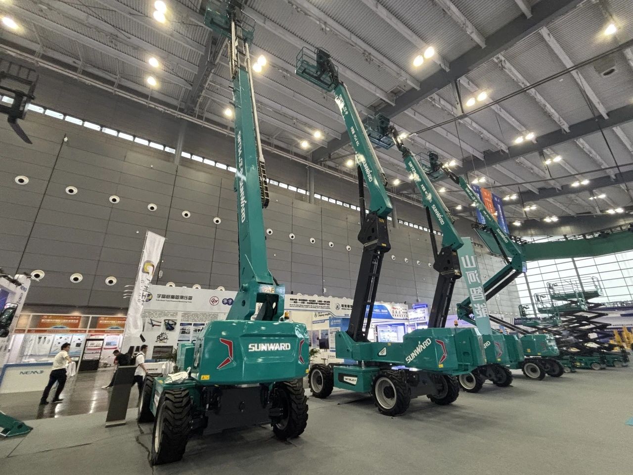 2025 CICEE | 鸿运国际智能SWT34JE-P电动直臂式高空作业平台重磅宣布！