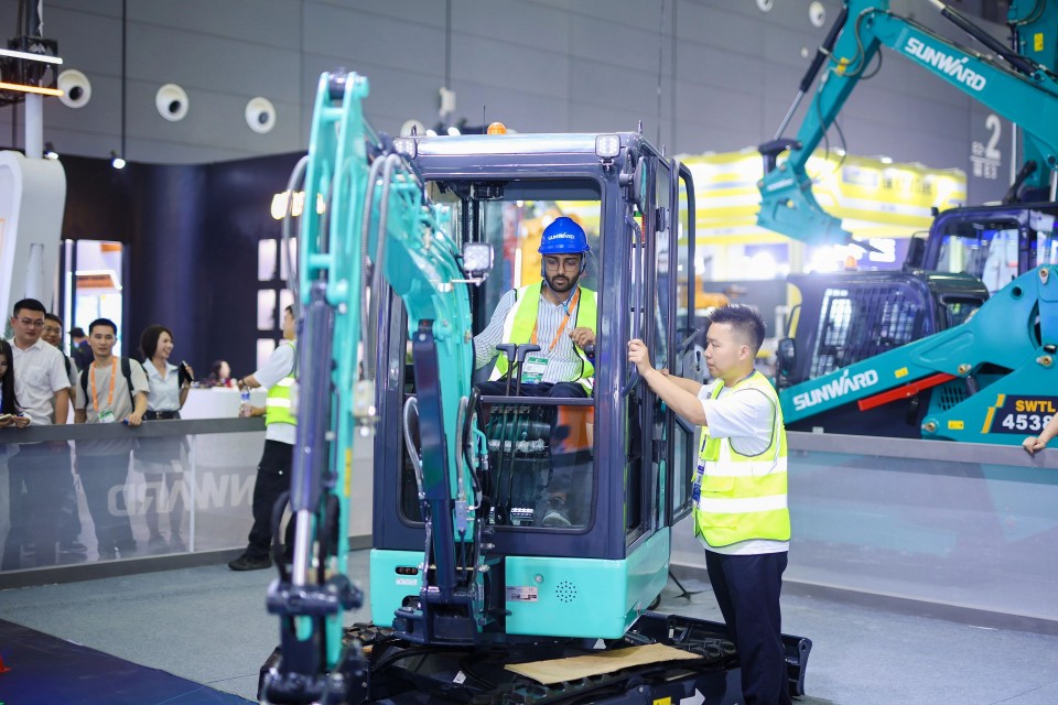 2025 CICEE | 鸿运国际智能实力闪灼2025长沙国际工程机械展