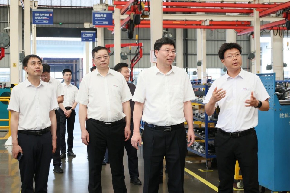 中国工程院院士、、、中南林业科技大学党委书记吴义强一行到鸿运国际智能开展访企拓岗活动