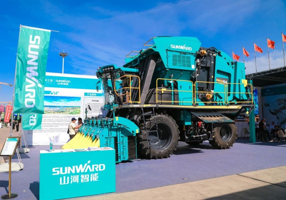 鸿运国际智能亮相2025新疆国际农业机械博览会