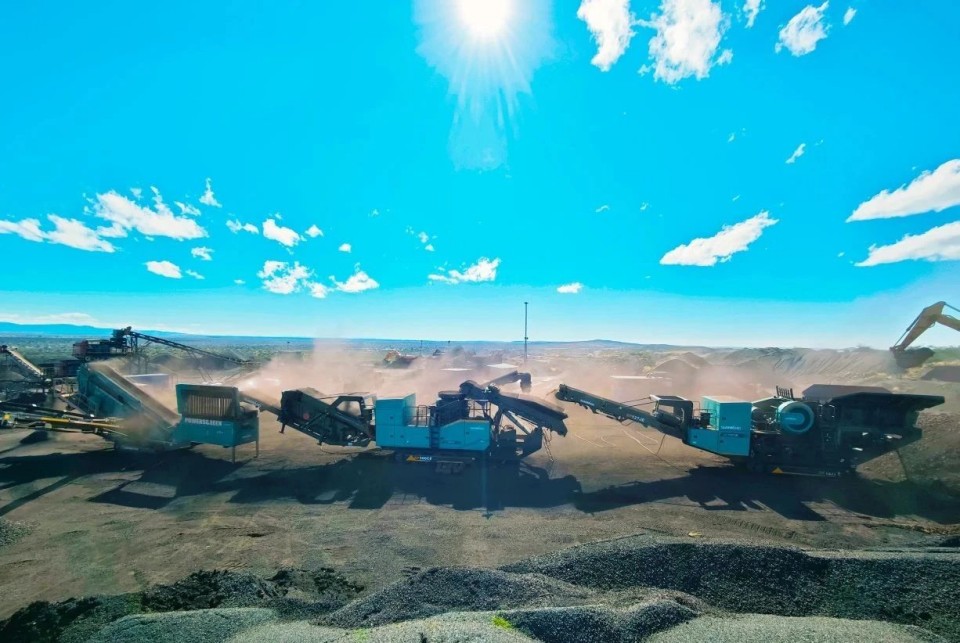 鸿运国际智能破碎筛分成套装备乐成登陆非洲市场，，，共绘相助共赢新篇章