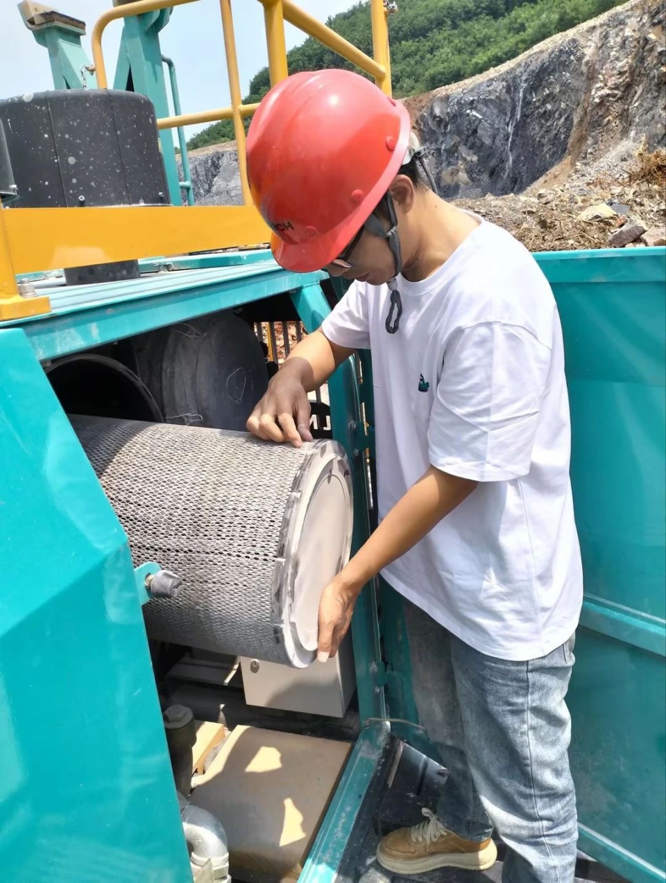 跨越鸿运国际万里 智启服务新程——鸿运国际矿岩“服务万里行”活动走进海螺水泥