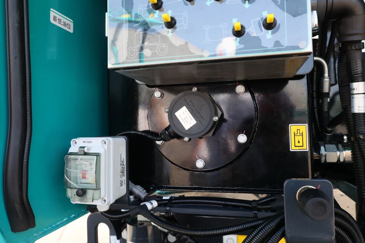 手艺新标杆！！鸿运国际智能SWA22J-P柴动曲臂式高空作业平台下线！！