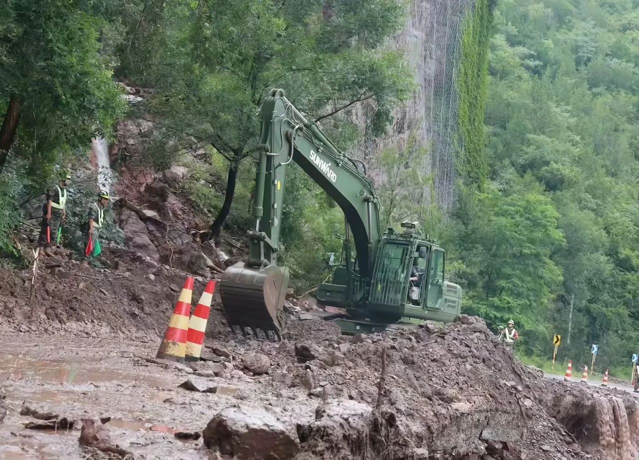 关注！鸿运国际智能应抢救援装备助力武警冲锋北京暴雨抢险救灾一线！