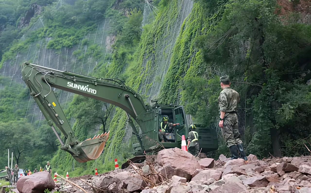 关注！鸿运国际智能应抢救援装备助力武警冲锋北京暴雨抢险救灾一线！