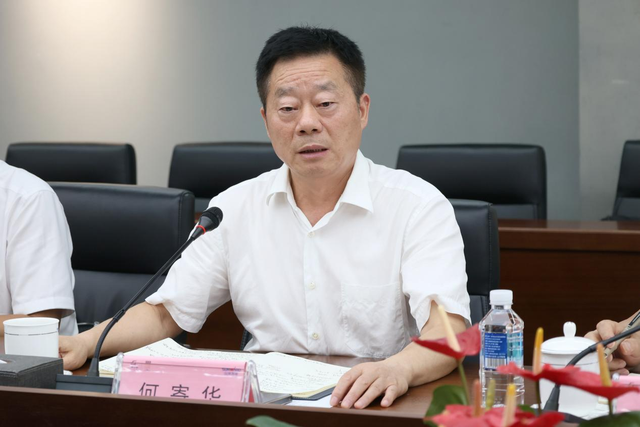 湖南省政协副主席、、省工程机械工业链链长何寄华调研鸿运国际智能