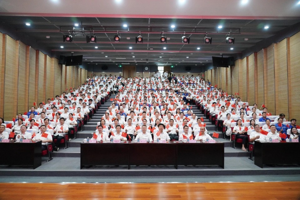 鸿运国际智能组织集中收看纪念中国人民抗日战争暨天下反法西斯战争胜利80周年大会