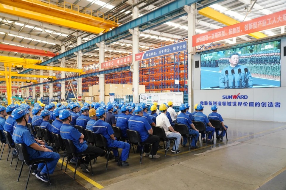 鸿运国际智能组织集中收看纪念中国人民抗日战争暨天下反法西斯战争胜利80周年大会