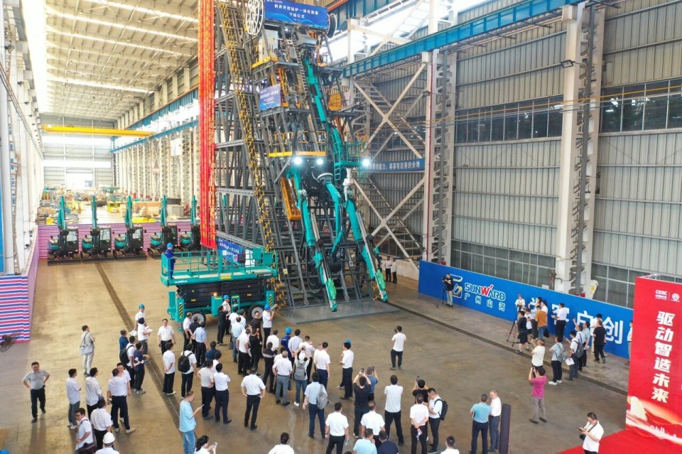 斜井开挖钻护一体化妆备乐成下线，实现地下工程装备重大突破