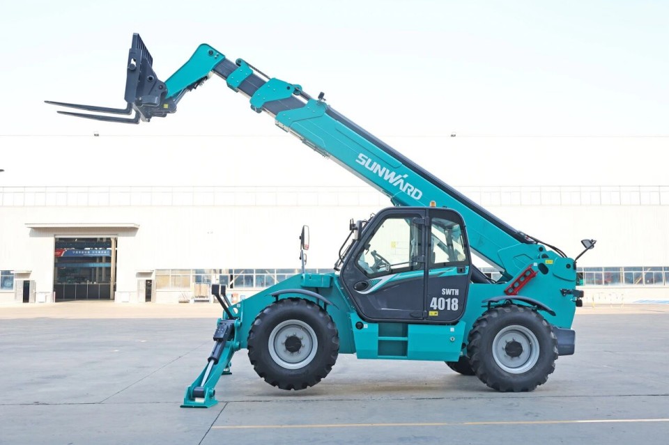 高端机型“双箭齐发”！鸿运国际智能两款伸缩臂叉装车乐成下线