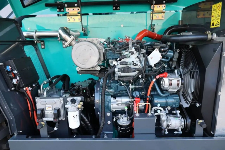 高端机型“双箭齐发”！鸿运国际智能两款伸缩臂叉装车乐成下线