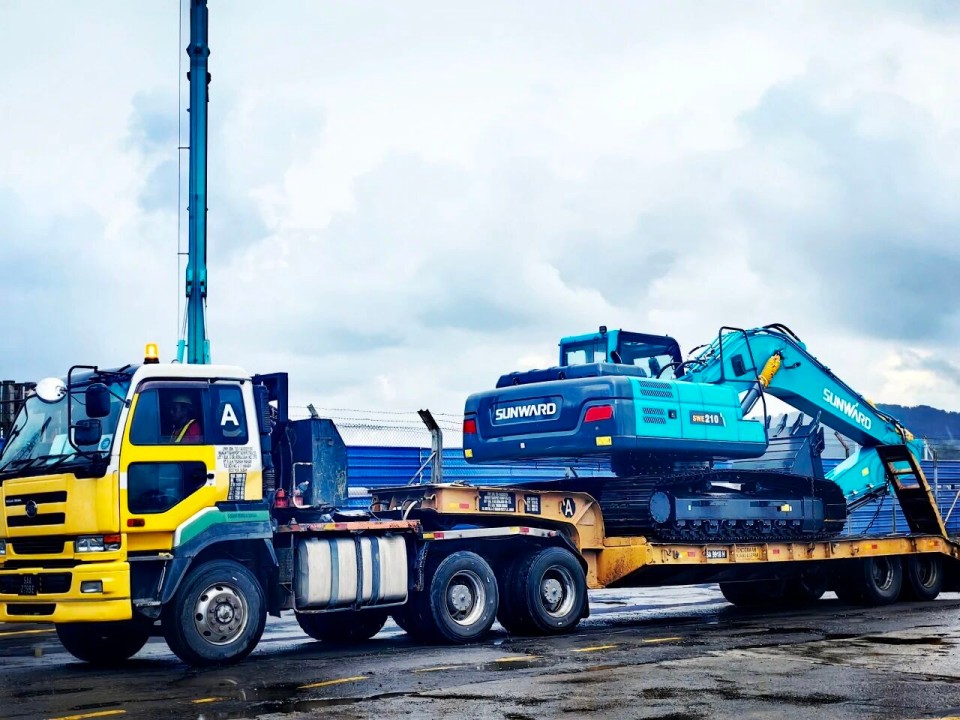 鸿运国际智能高端装备批量交付，助力马来西亚基建升级