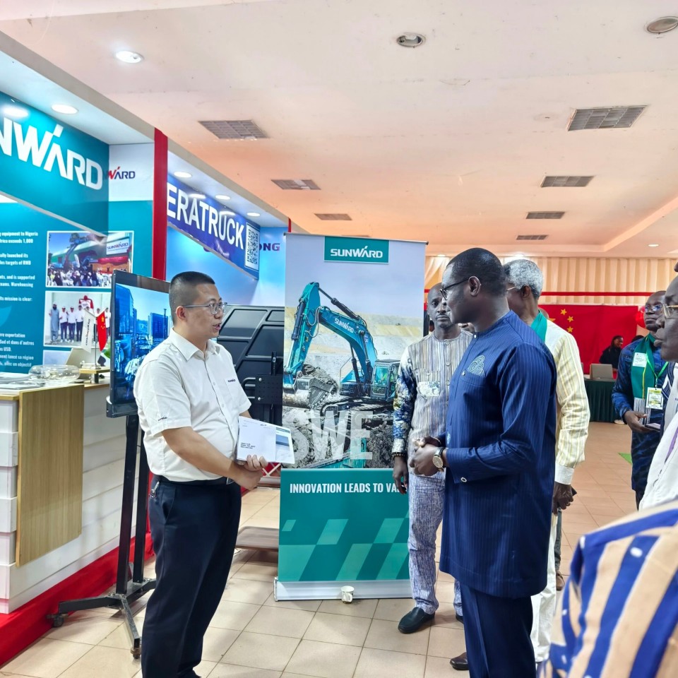 鸿运国际智能亮相首届“投资布基纳法索”国际论坛