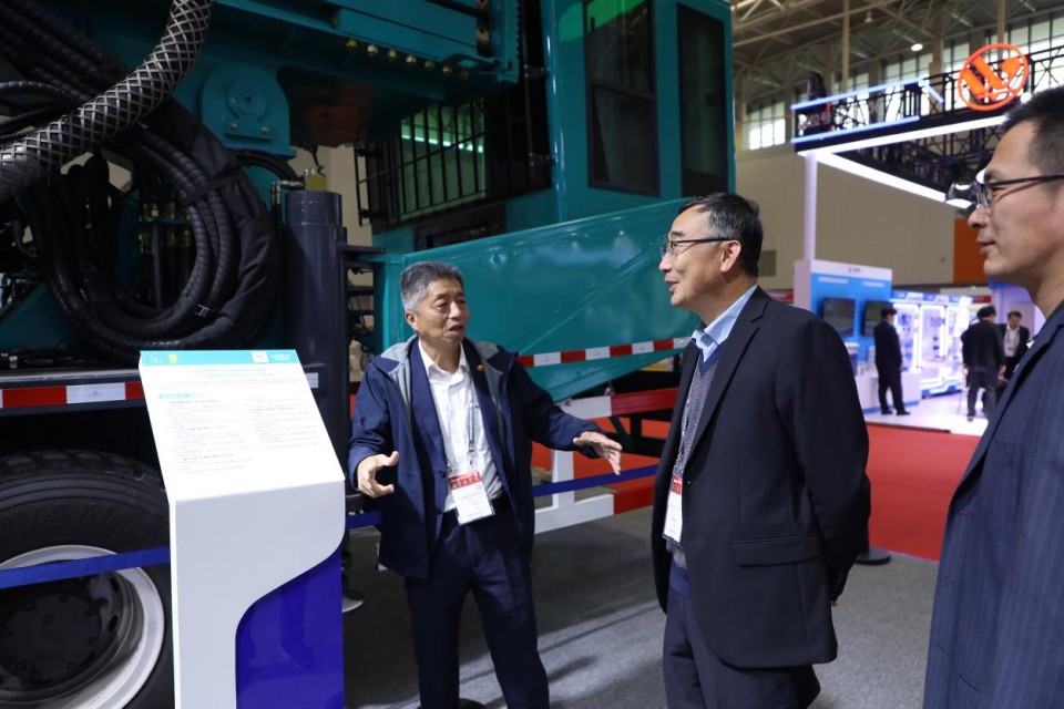 鸿运国际智能携手“战略相助同伴”中国煤炭地质总局精彩亮相2025中国国际矿业大会