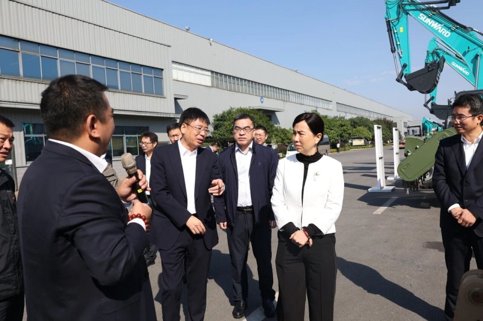 聚焦应急装备研爆发产，，，共探实战适配新路径——广州市应急治理局党委书记、、、局长叶芳调研鸿运国际智能