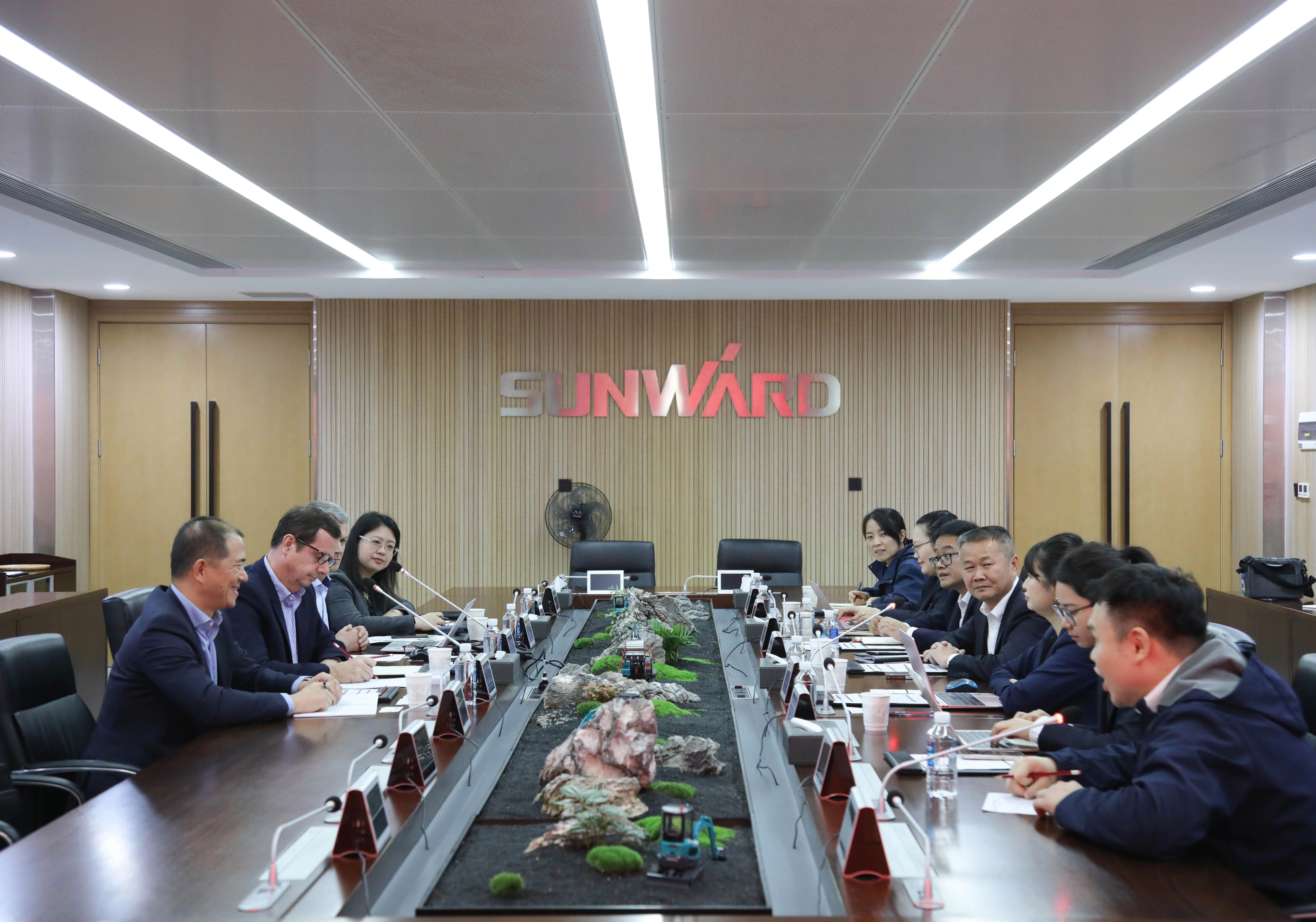 法巴租赁集团到访鸿运国际智能，，，共拓相助新篇章