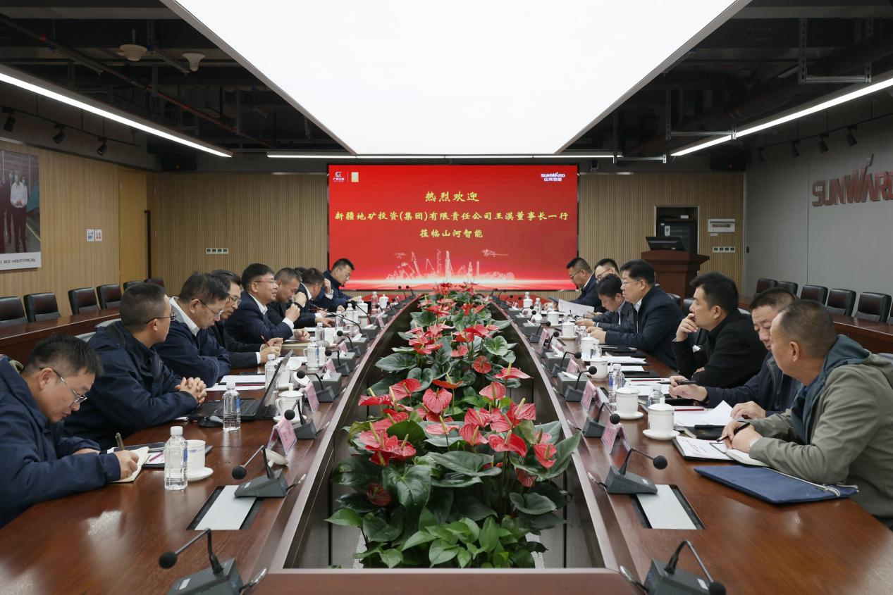 新矿投资集团党委书记、、董事长王漠到访鸿运国际智能