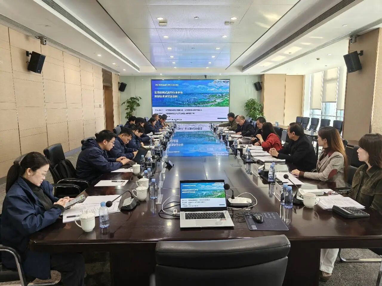 手艺立异，引领行业！！鸿运国际智能高性能臂式高空作业平台项目通过科技效果评价