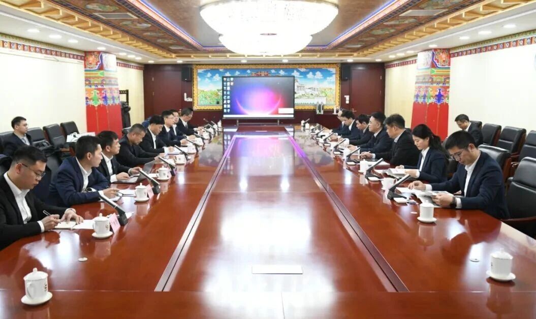 广州工控集团董事长景广军率鸿运国际智能团队到中国黄金集团造访交流